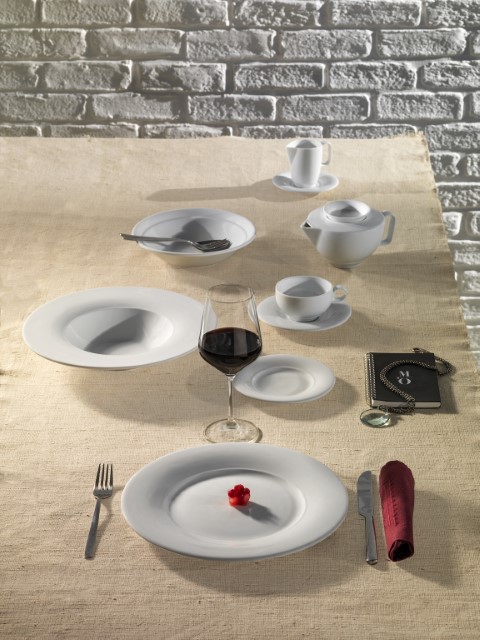 Tognana Porcellane - Il piatto bianco è indispensabile in ogni